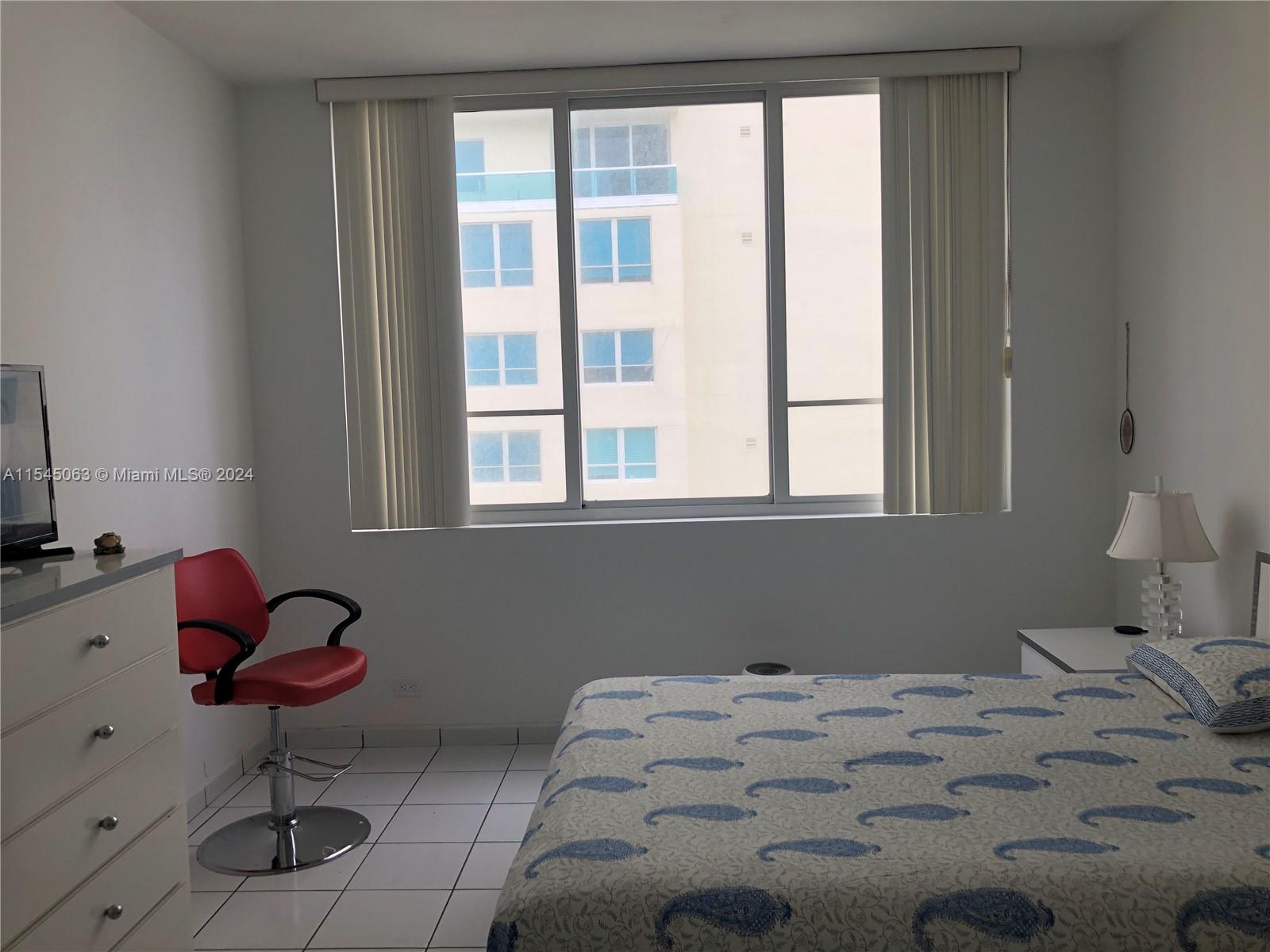 5005 Collins Ave # 1523