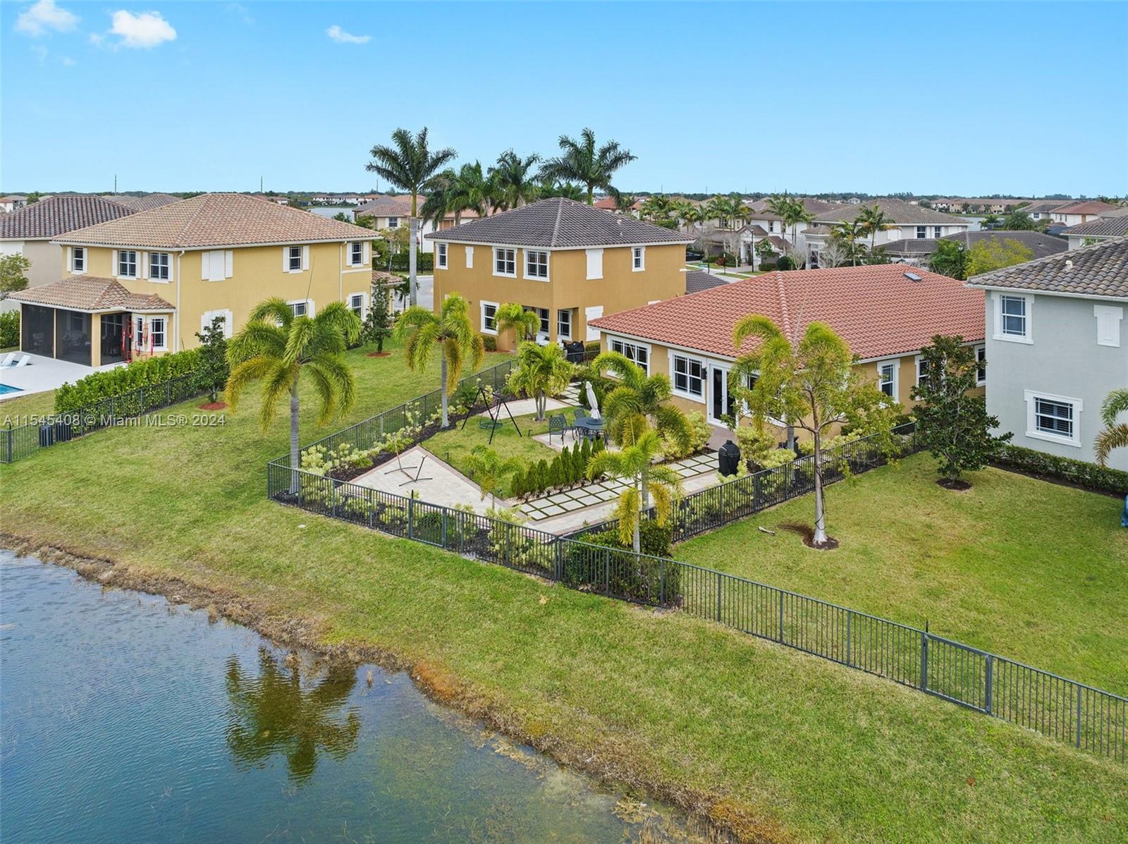 8561 Lakeside Bnd