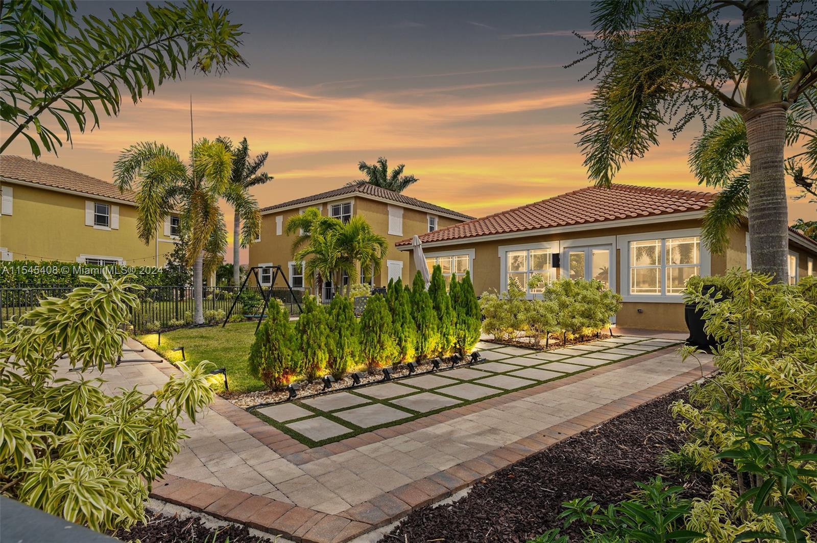 8561 Lakeside Bnd