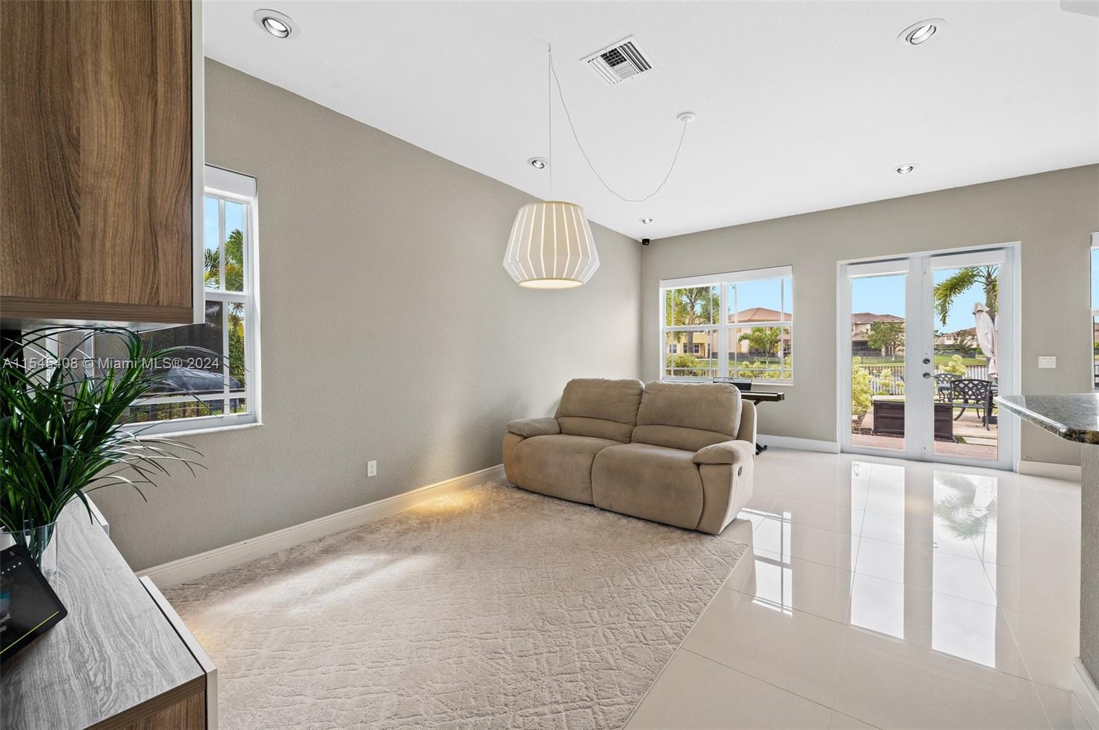 8561 Lakeside Bnd