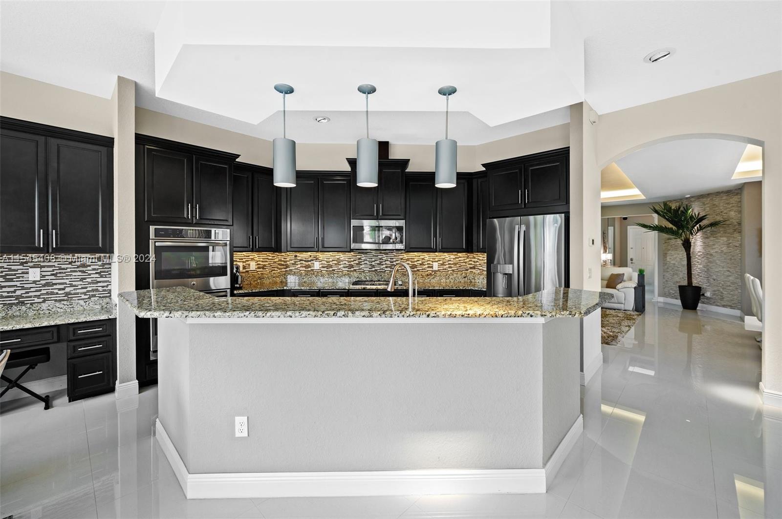 8561 Lakeside Bnd