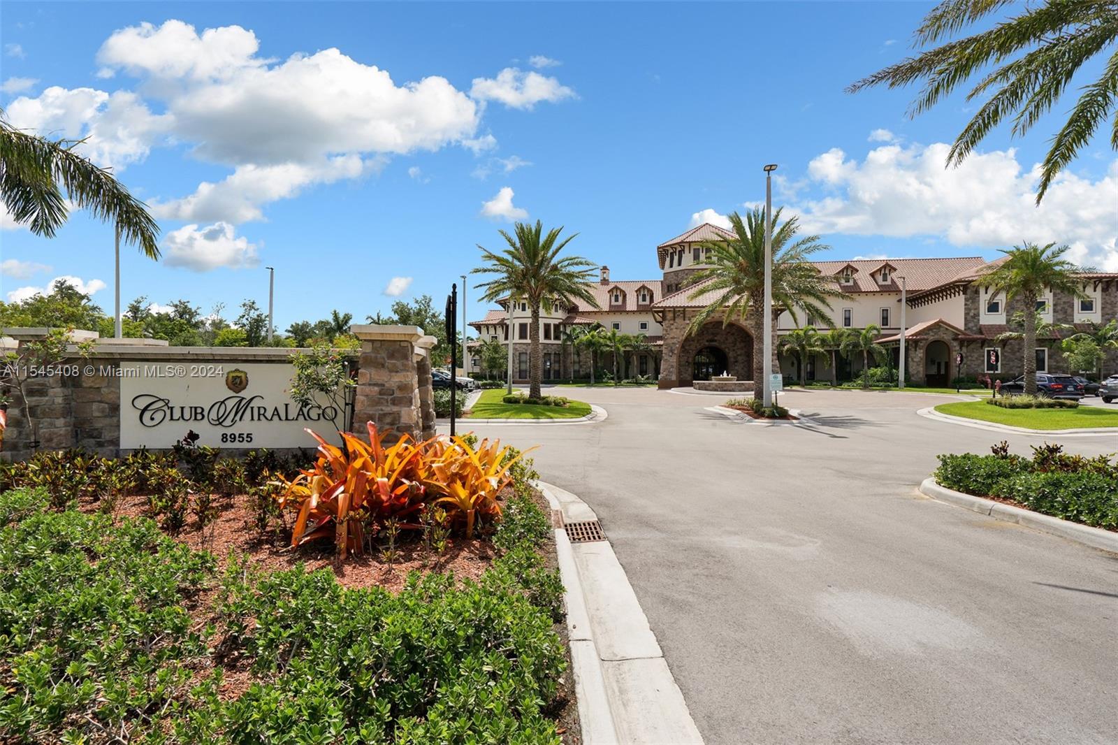 8561 Lakeside Bnd
