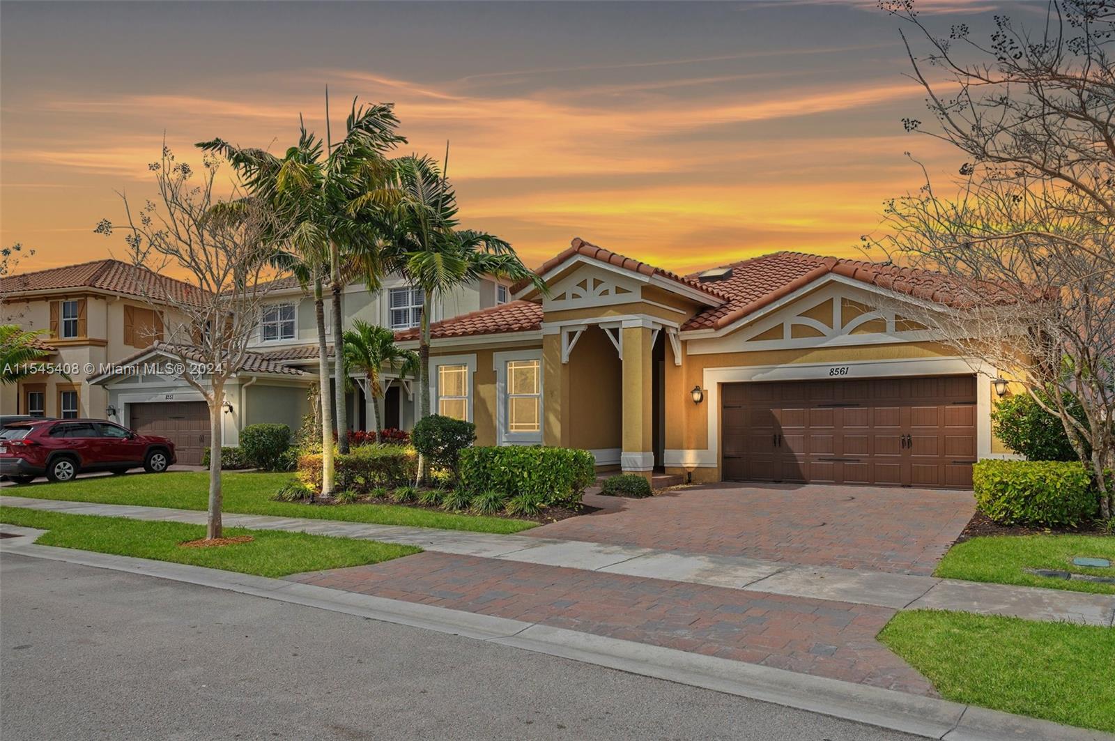 8561 Lakeside Bnd