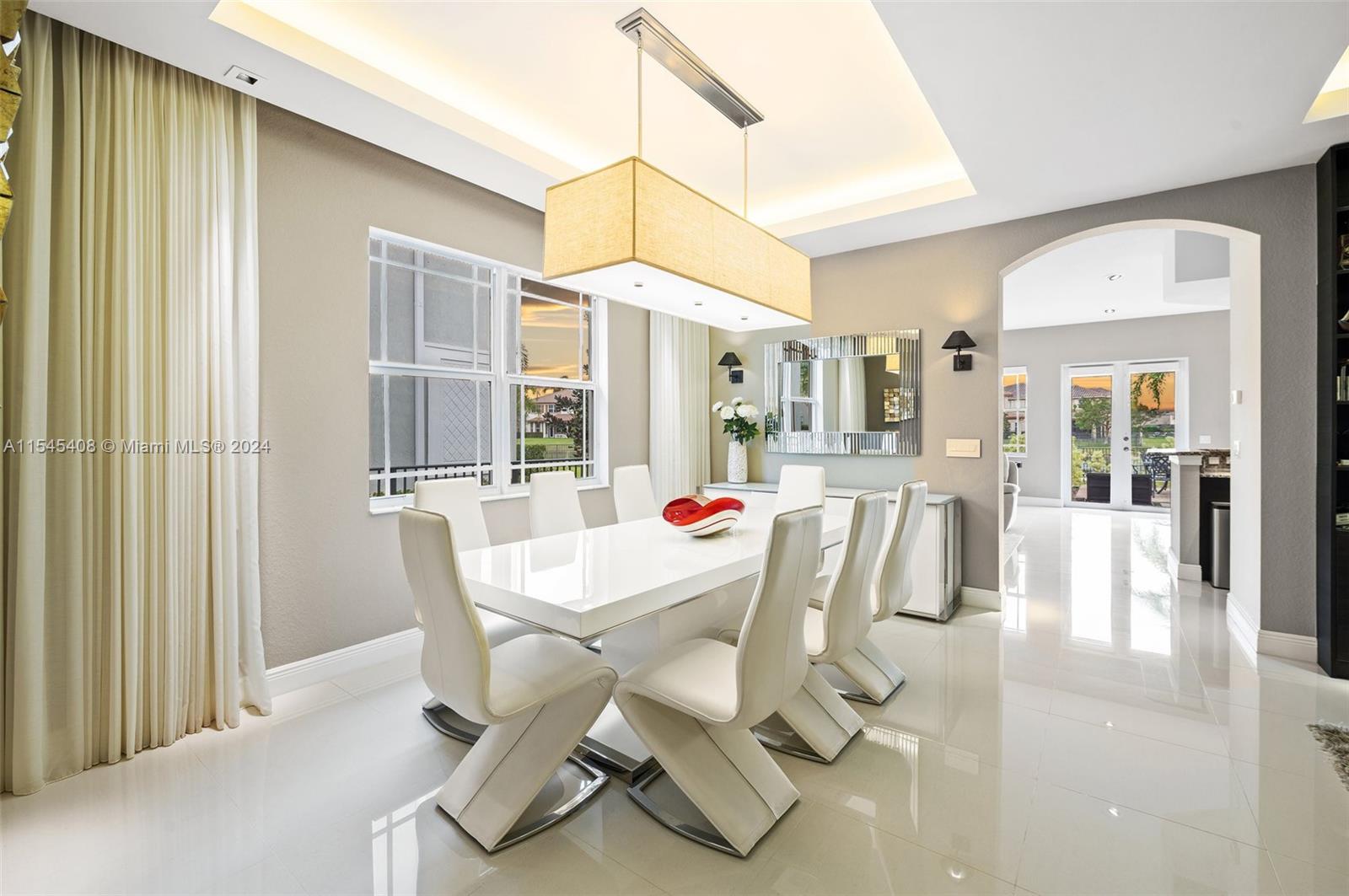 8561 Lakeside Bnd