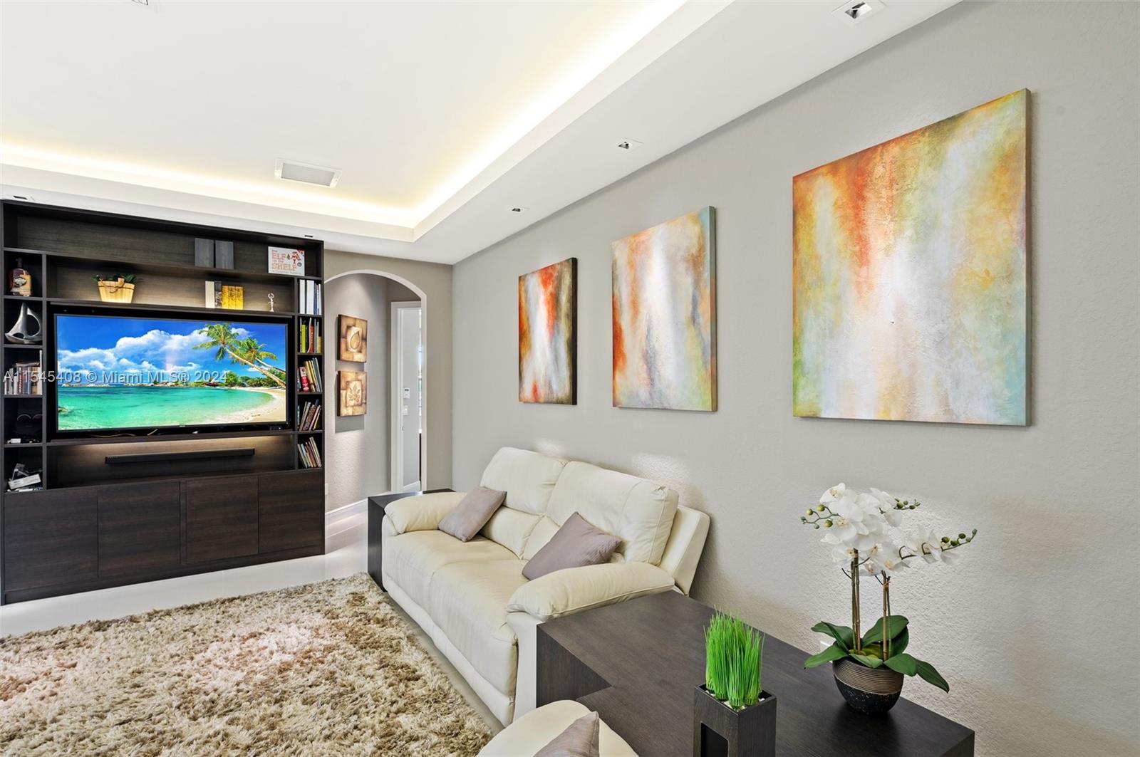 8561 Lakeside Bnd