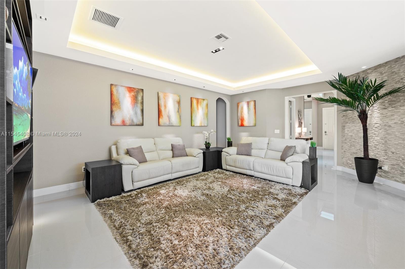 8561 Lakeside Bnd