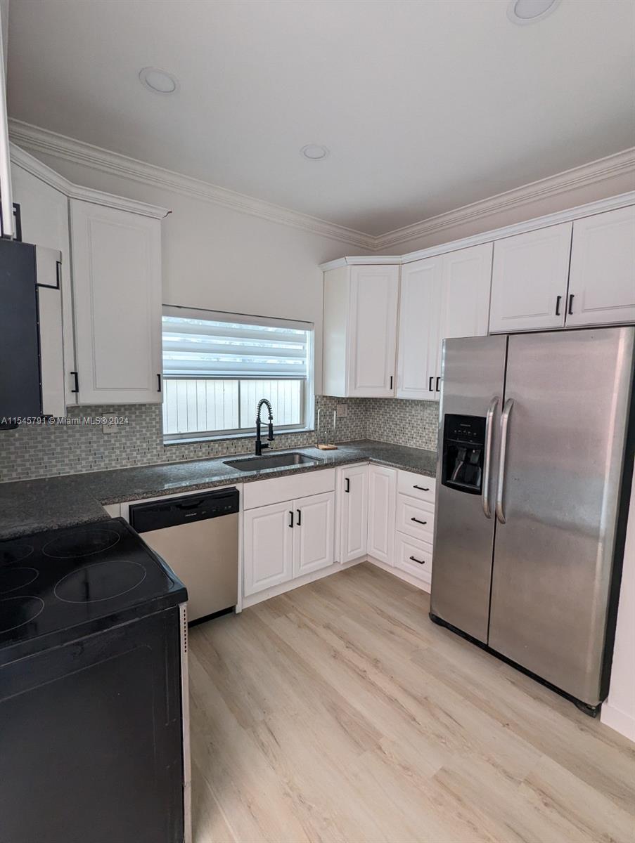 3745 Amalfi Dr