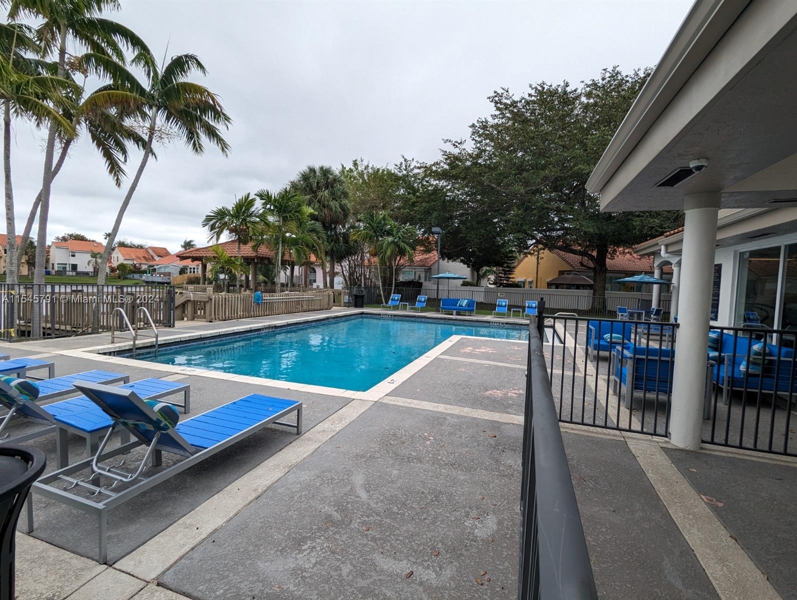 3745 Amalfi Dr