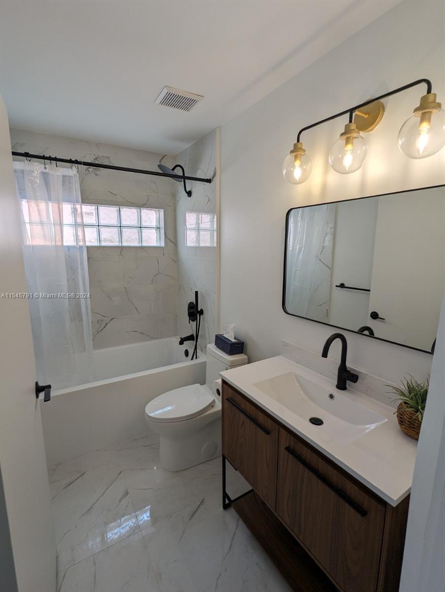 3745 Amalfi Dr