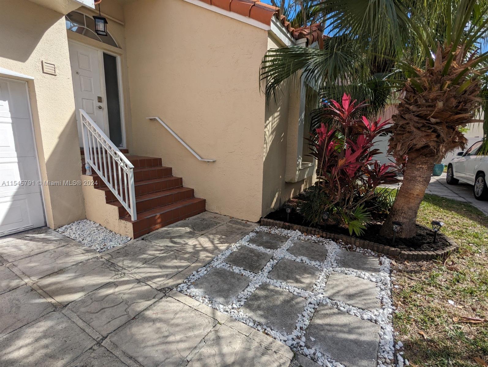 3745 Amalfi Dr