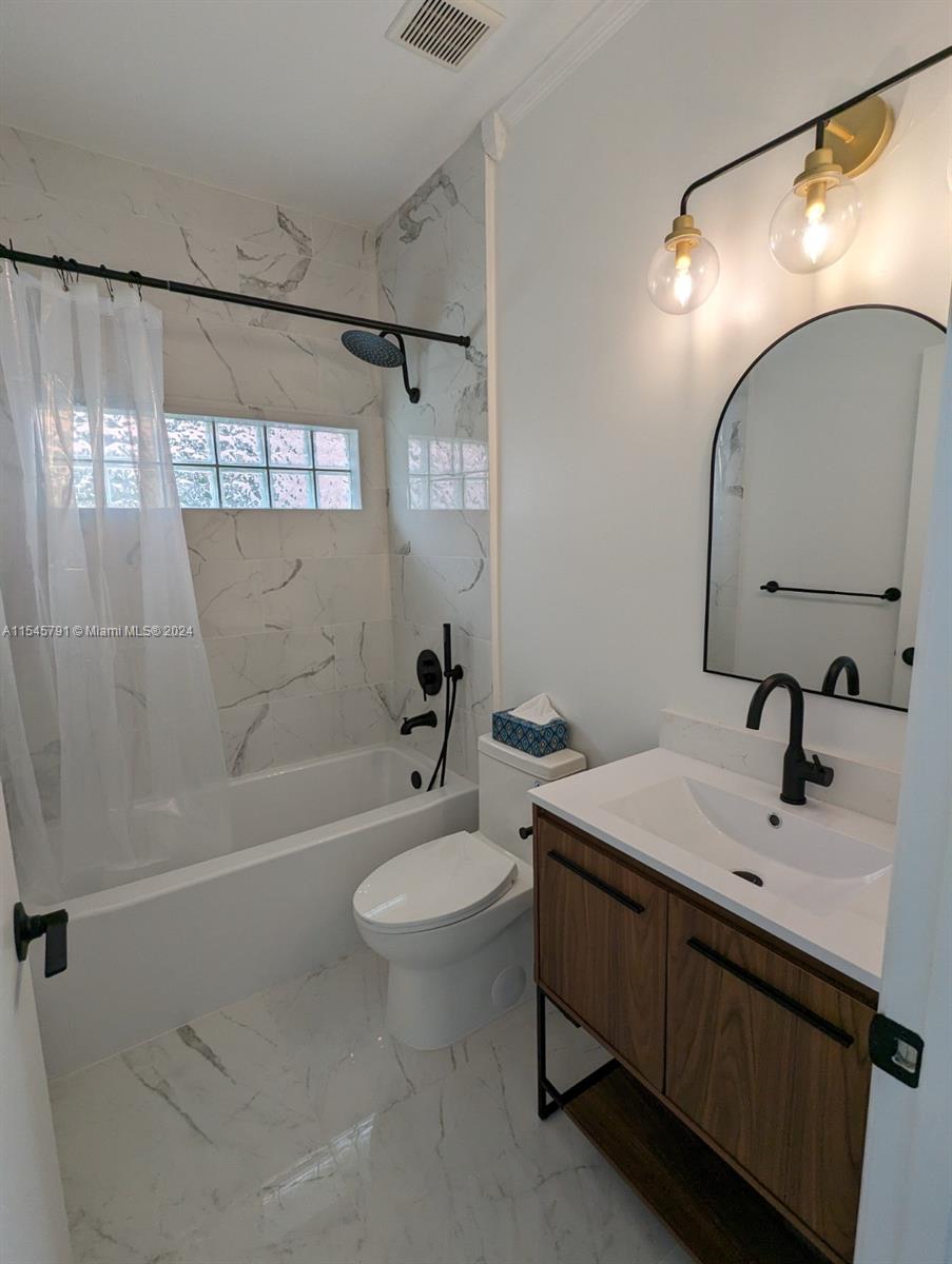 3745 Amalfi Dr