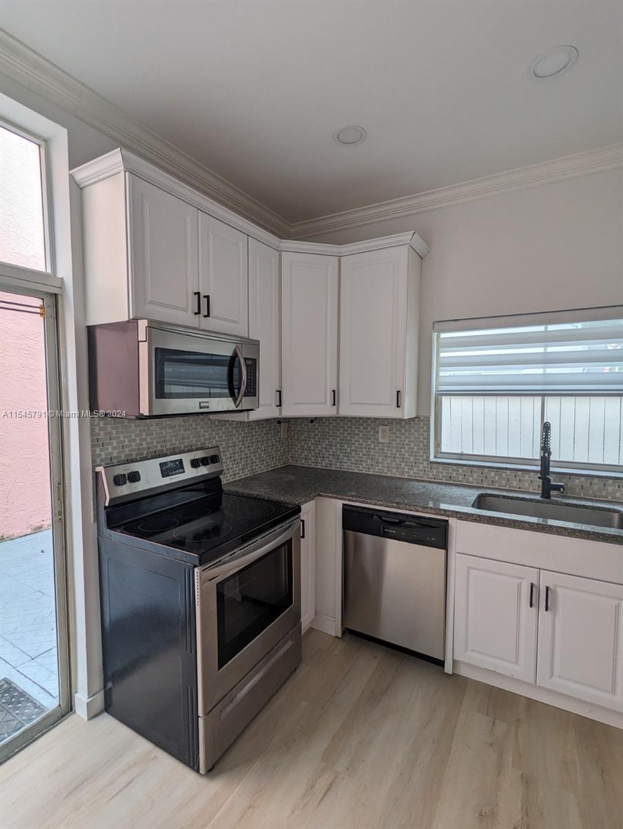 3745 Amalfi Dr