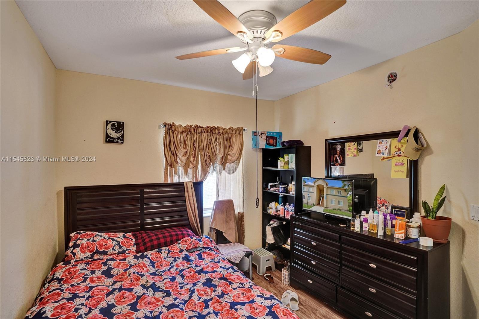 1133 Golden Lakes Blvd # 826