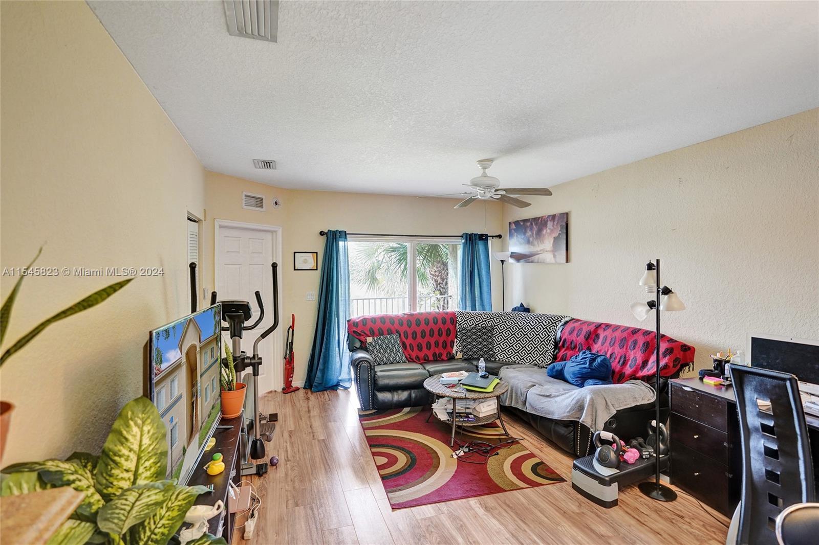 1133 Golden Lakes Blvd # 826