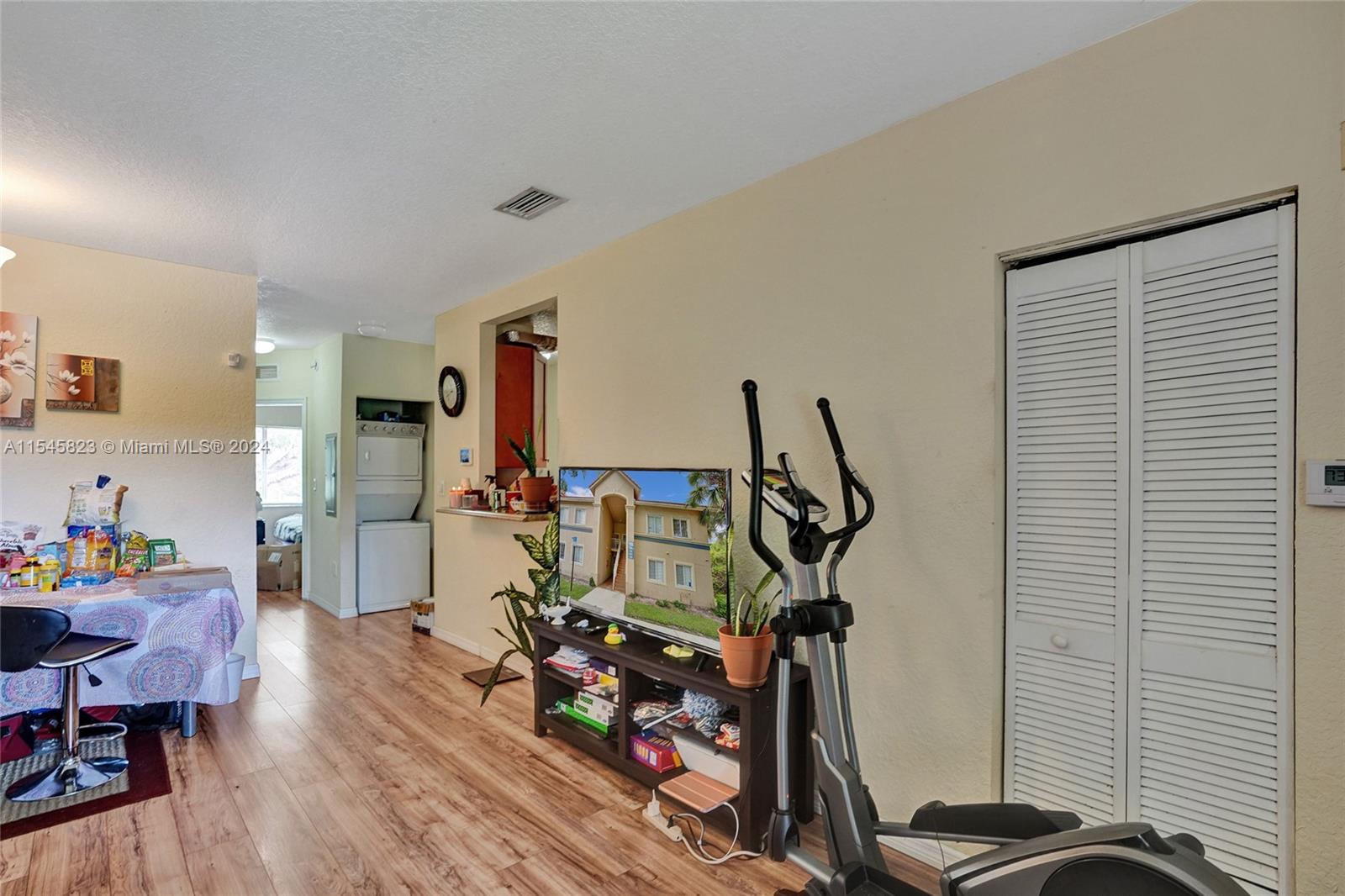 1133 Golden Lakes Blvd # 826