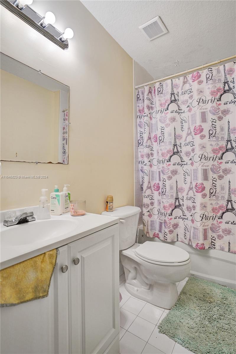 1133 Golden Lakes Blvd # 826