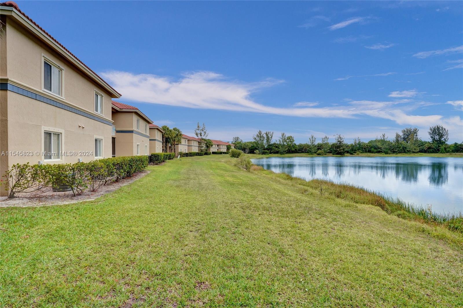 1133 Golden Lakes Blvd # 826