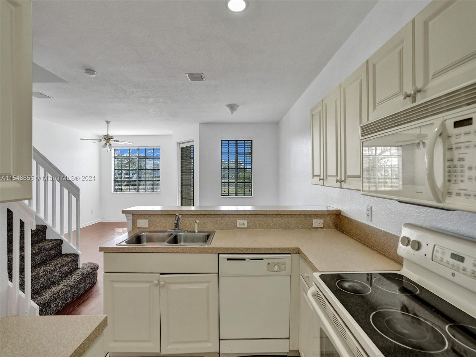1215 Lucaya Dr # 0