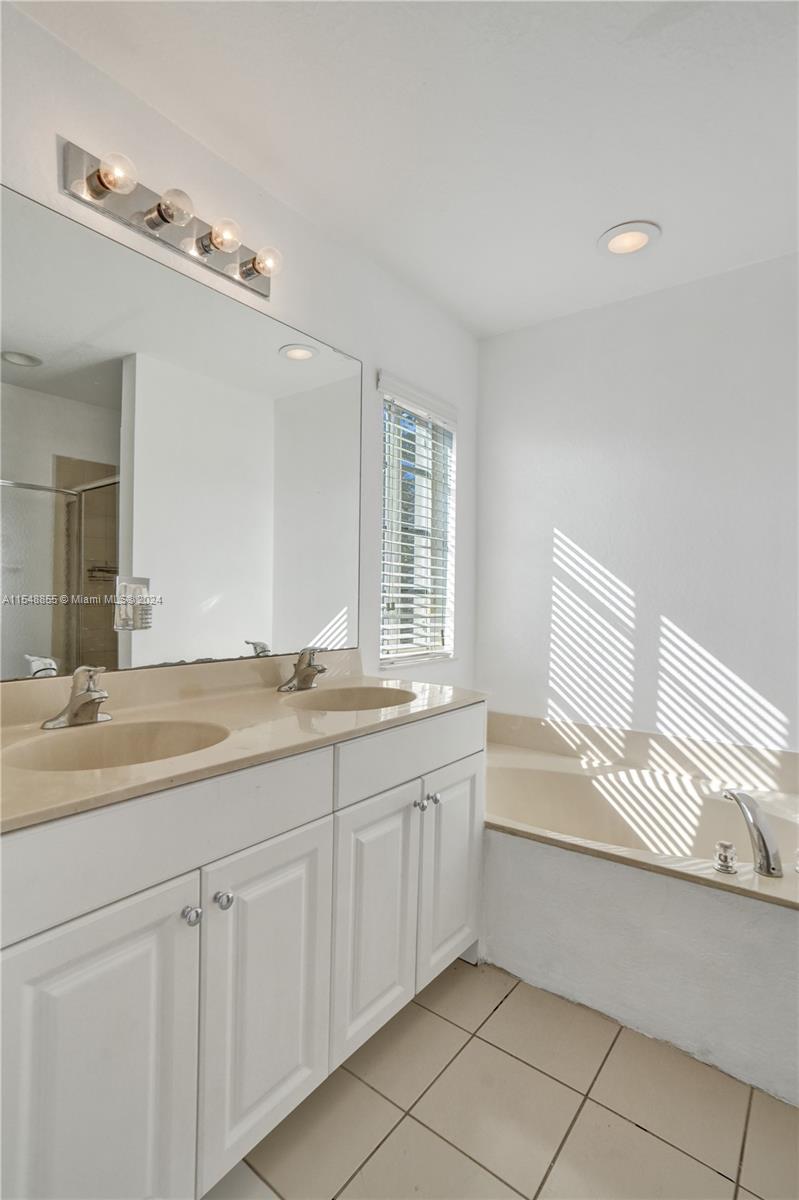 1215 Lucaya Dr # 0