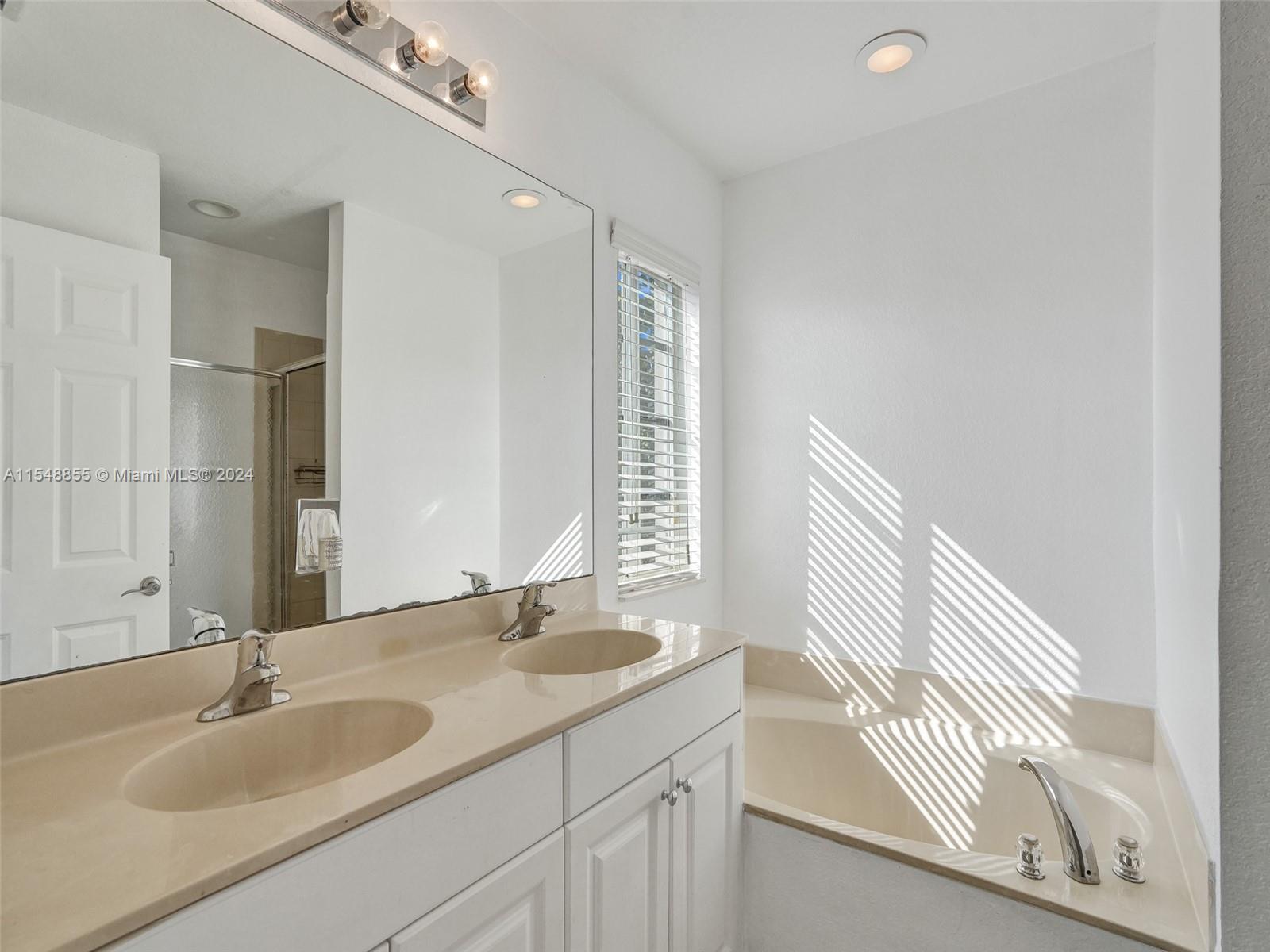 1215 Lucaya Dr # 0
