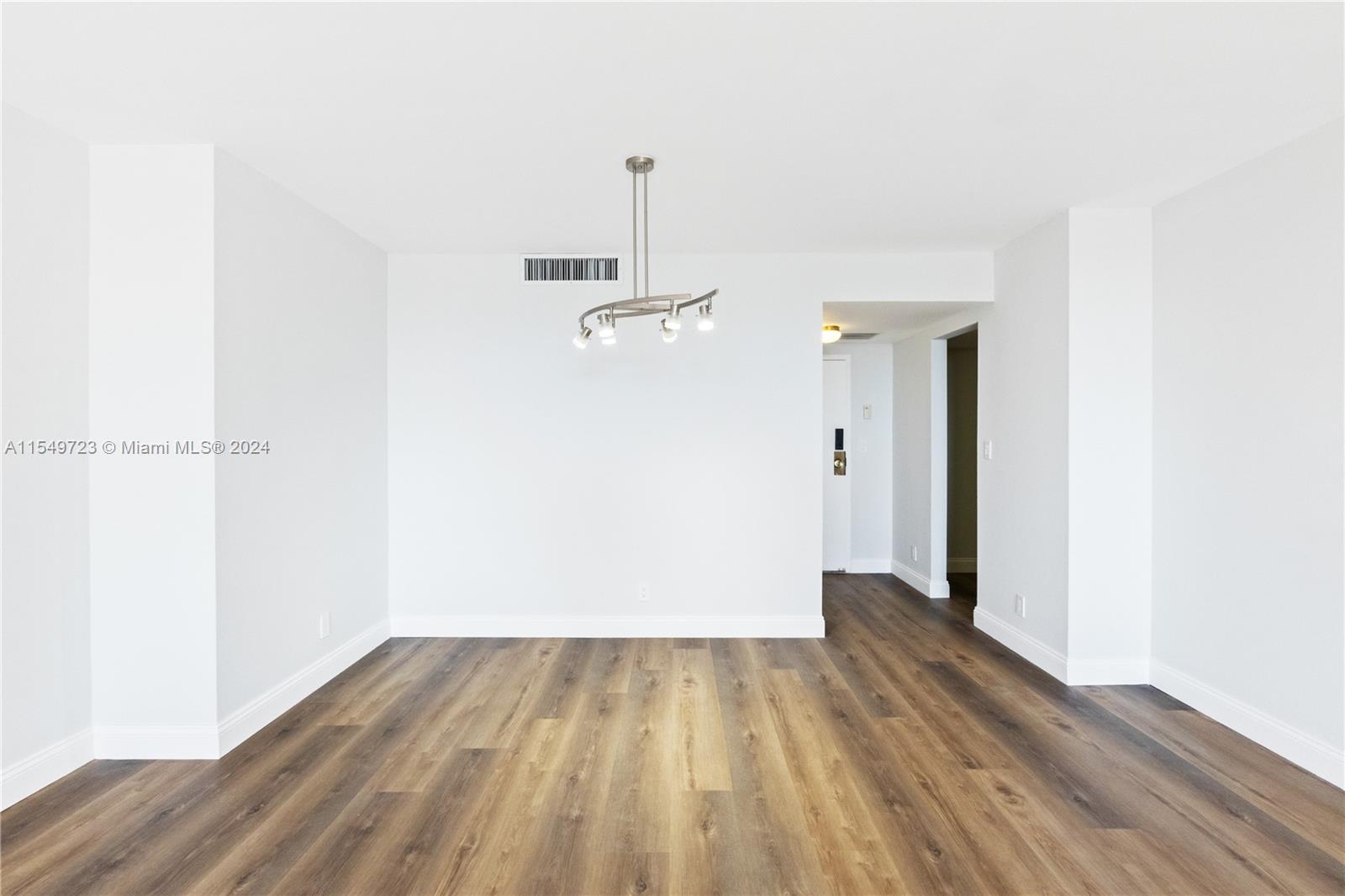 2500 Parkview Dr # 1216