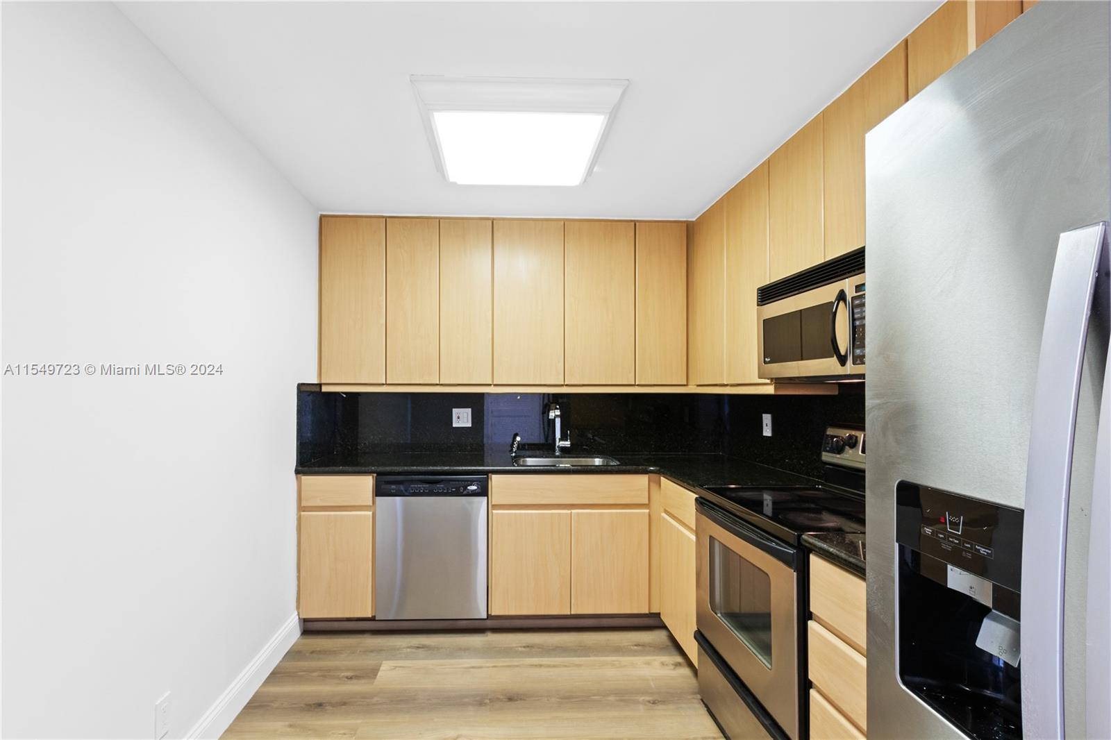 2500 Parkview Dr # 1216
