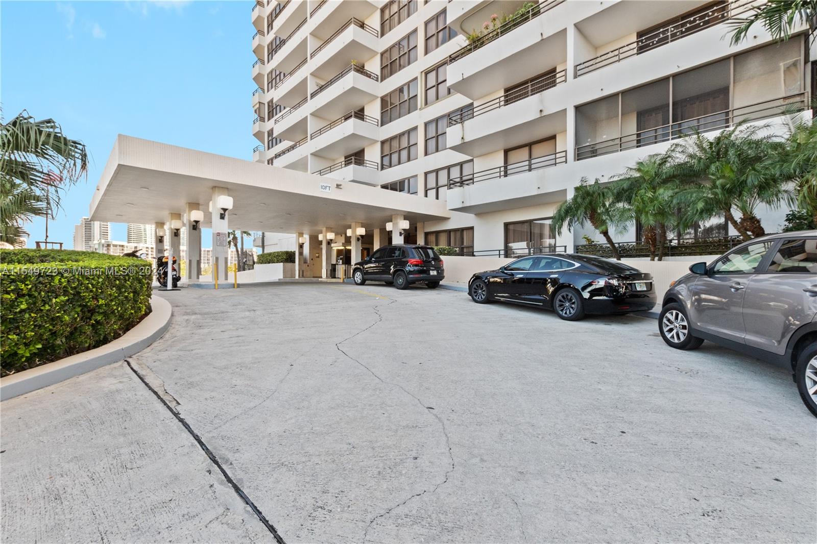 2500 Parkview Dr # 1216