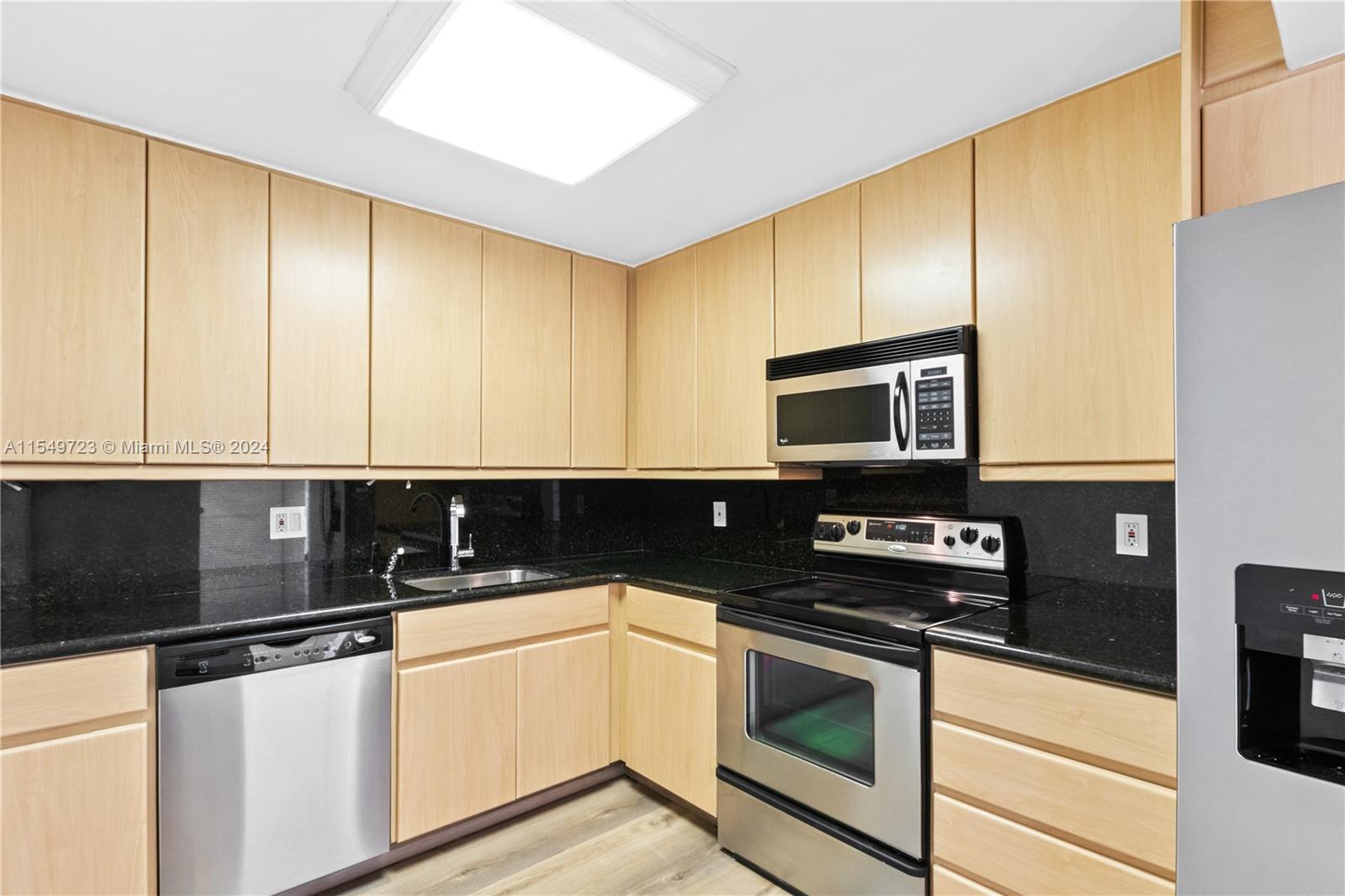 2500 Parkview Dr # 1216