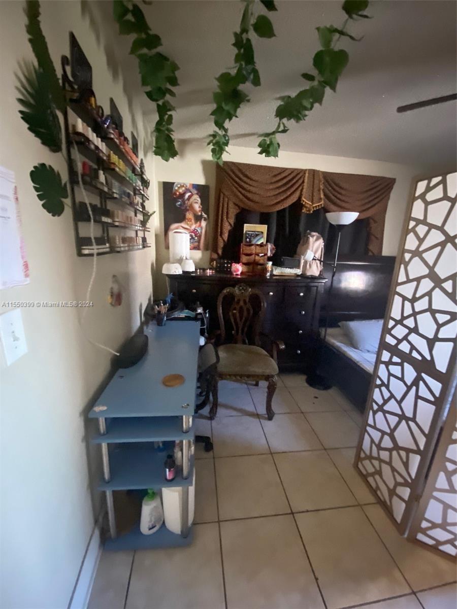 1137 W 40th Pl