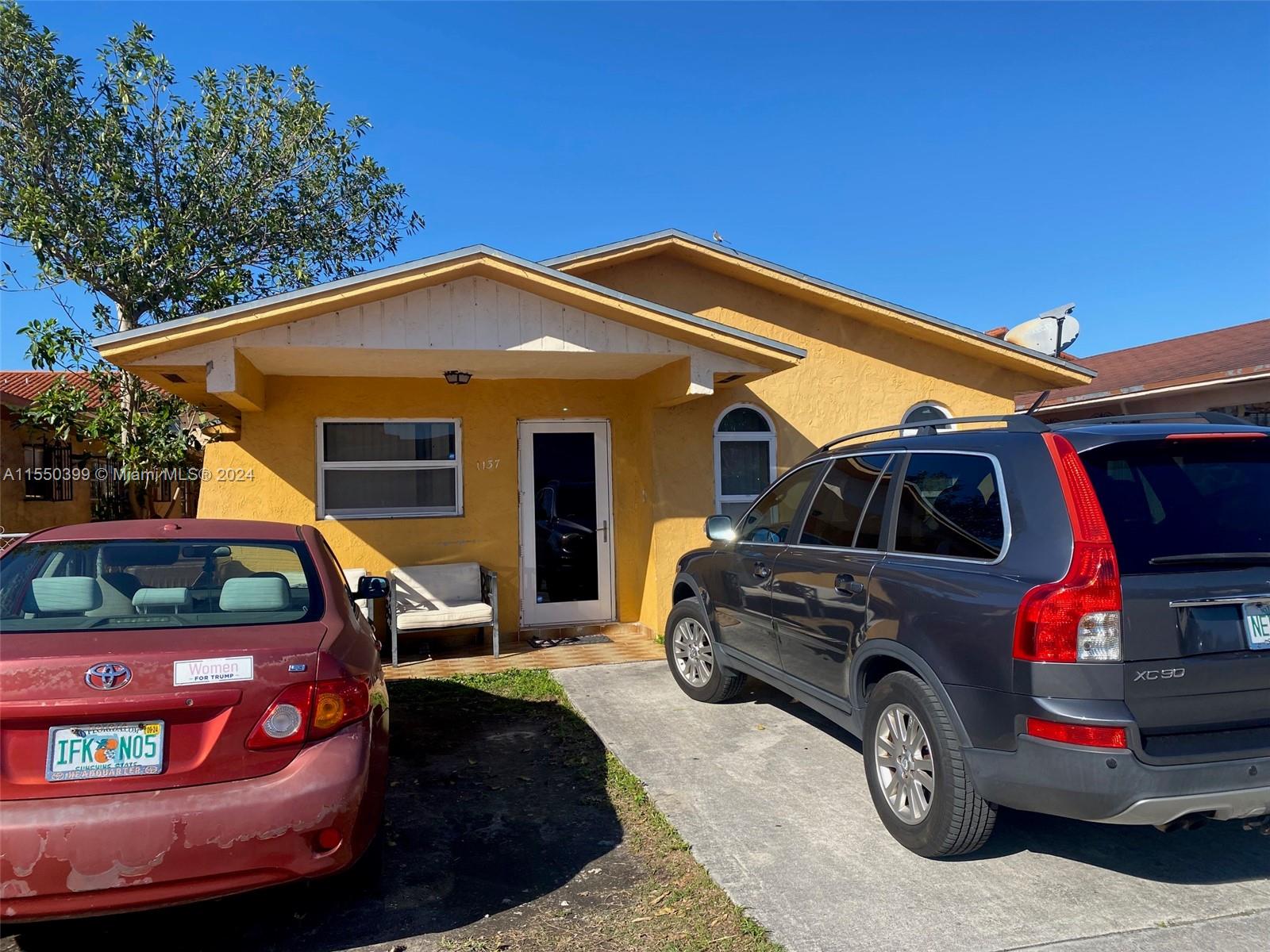 1137 W 40th Pl