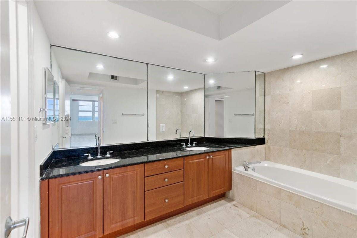 6917 Collins Ave # 1115