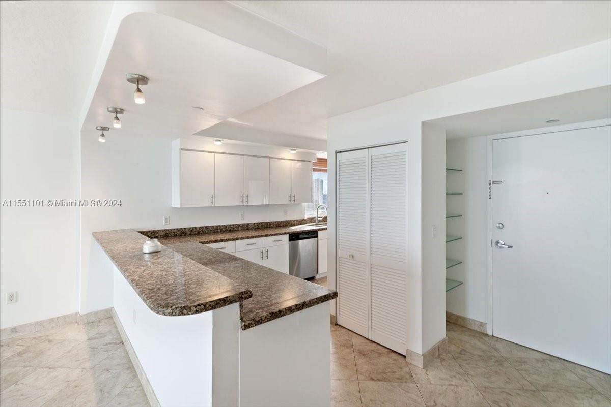 6917 Collins Ave # 1115