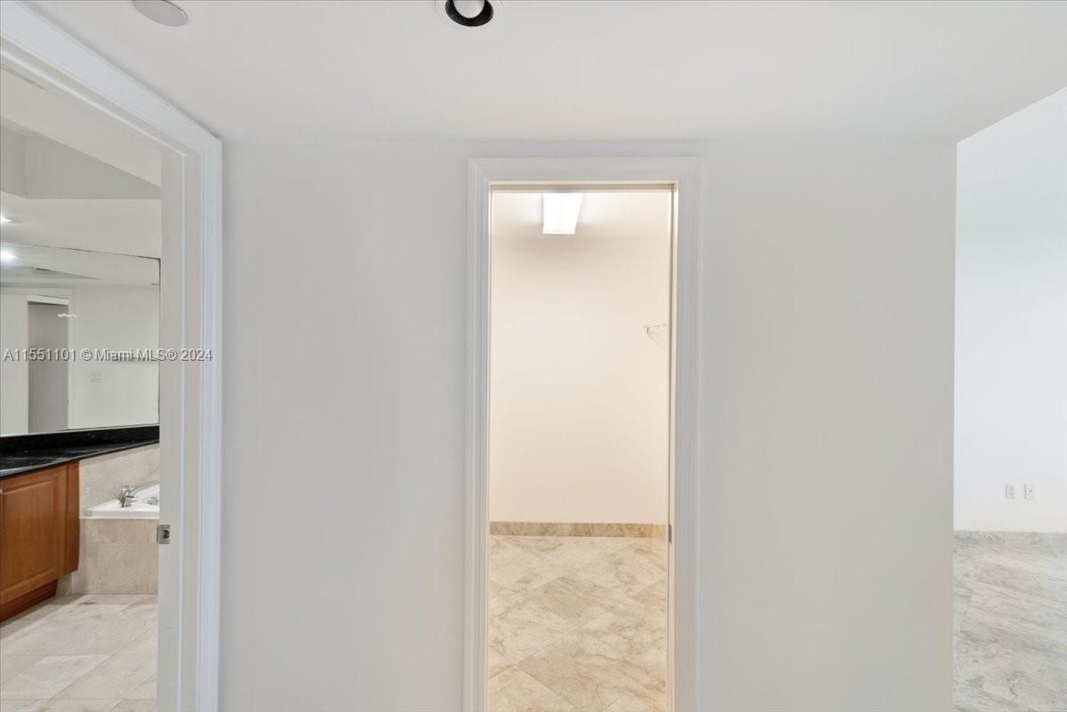 6917 Collins Ave # 1115