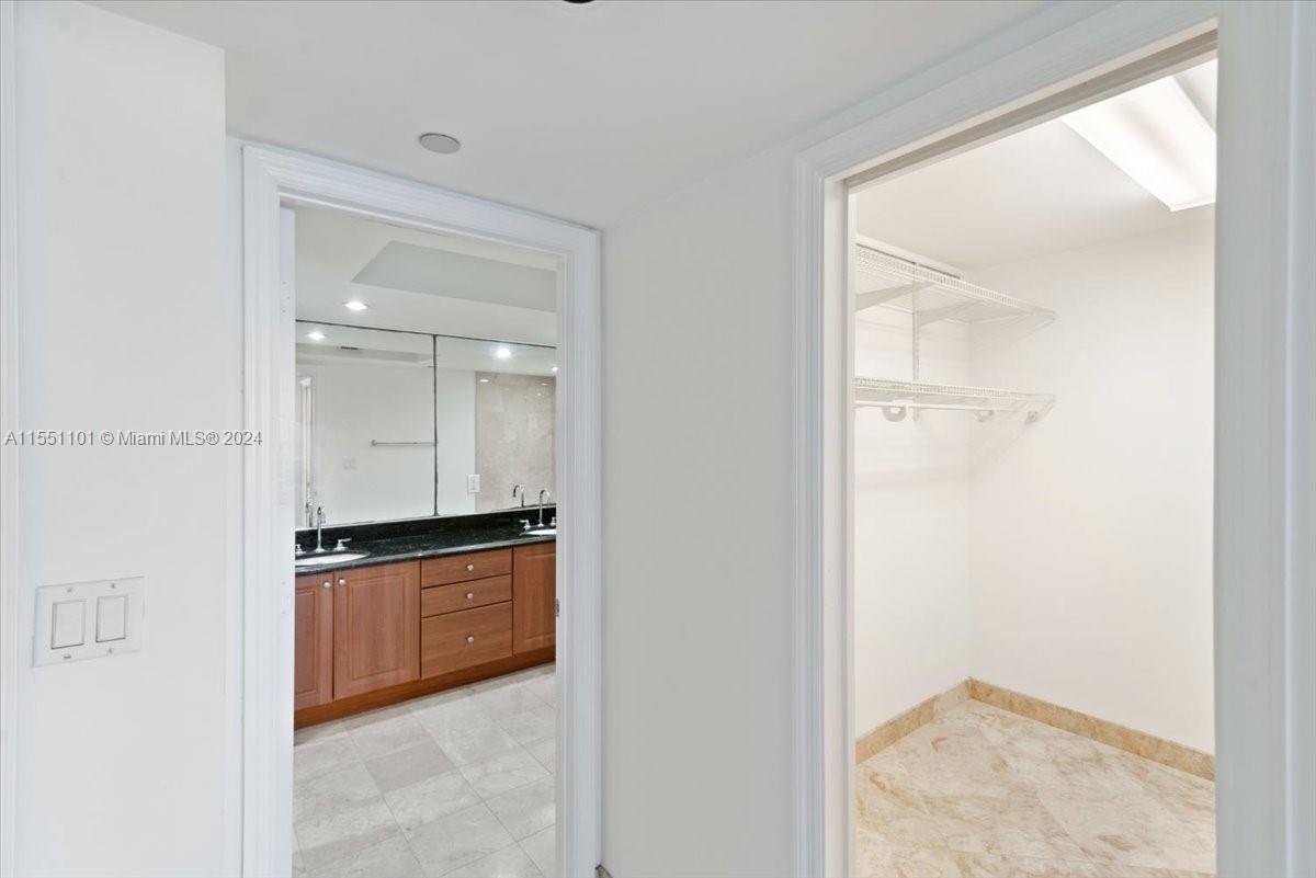 6917 Collins Ave # 1115