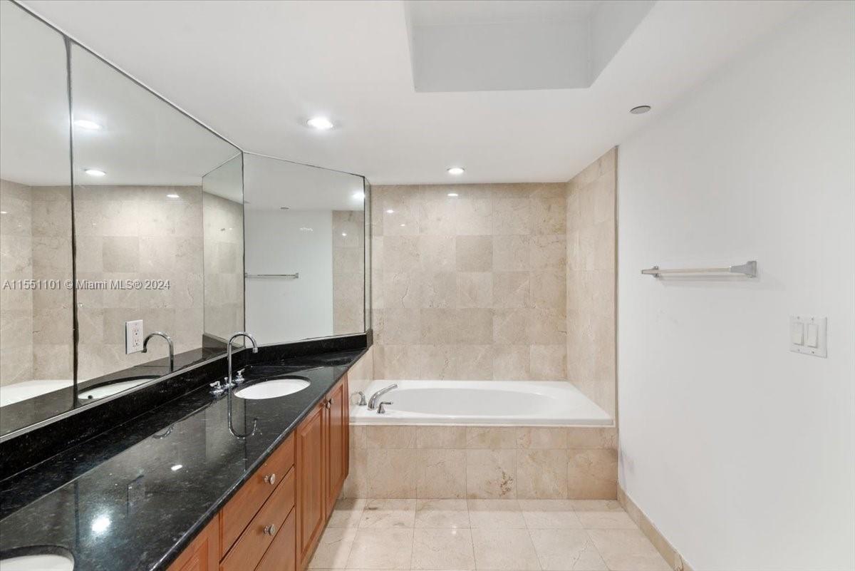 6917 Collins Ave # 1115
