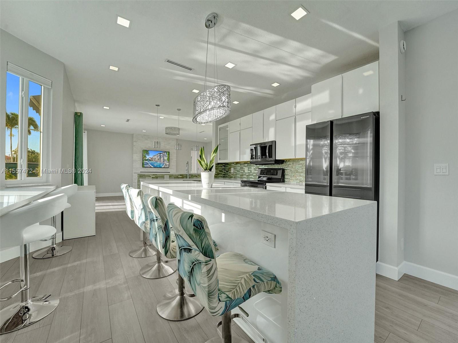 1654 E Harmony Lake Cir