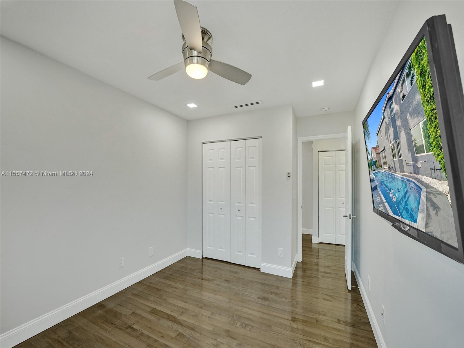 1654 E Harmony Lake Cir