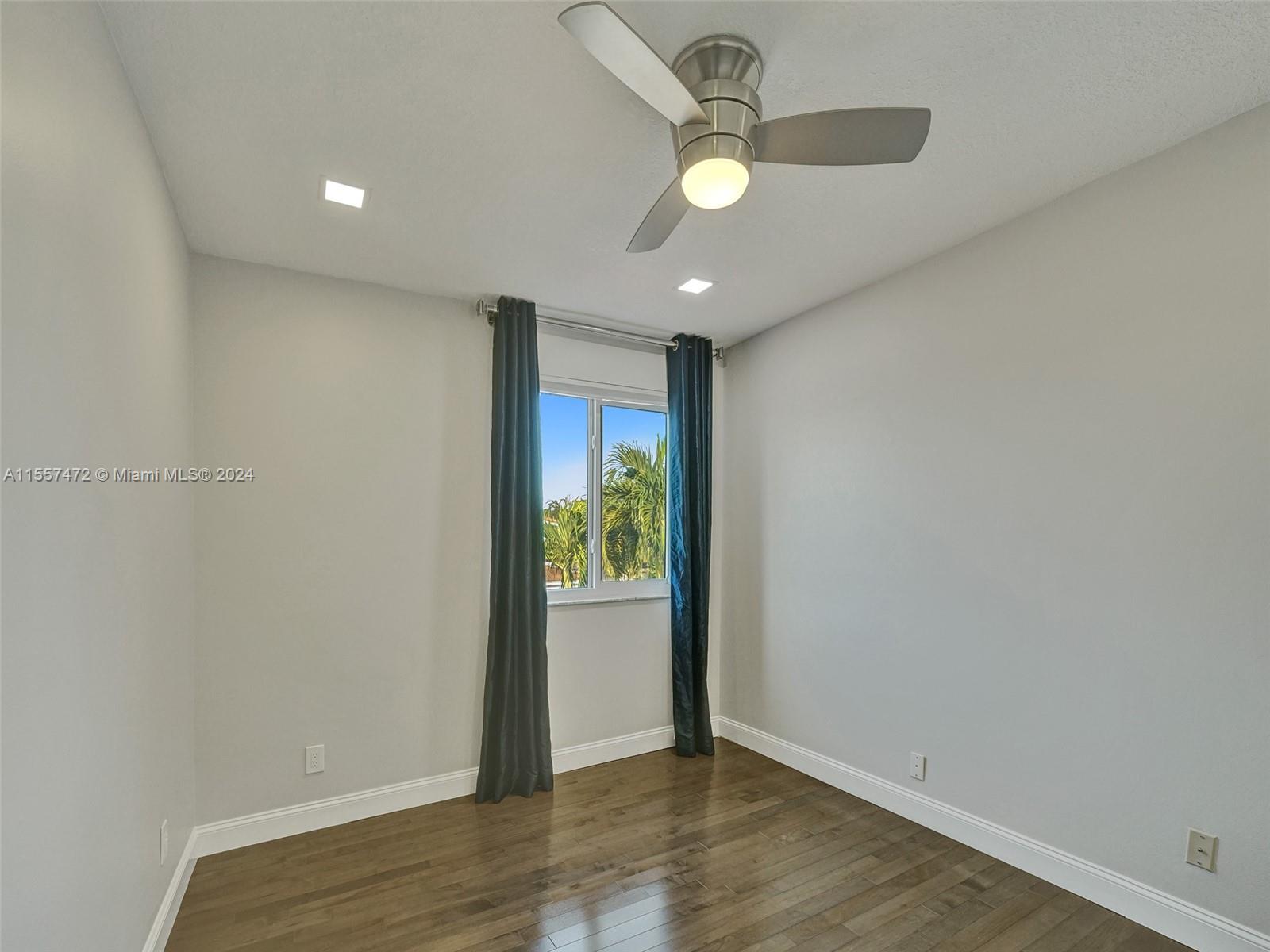 1654 E Harmony Lake Cir