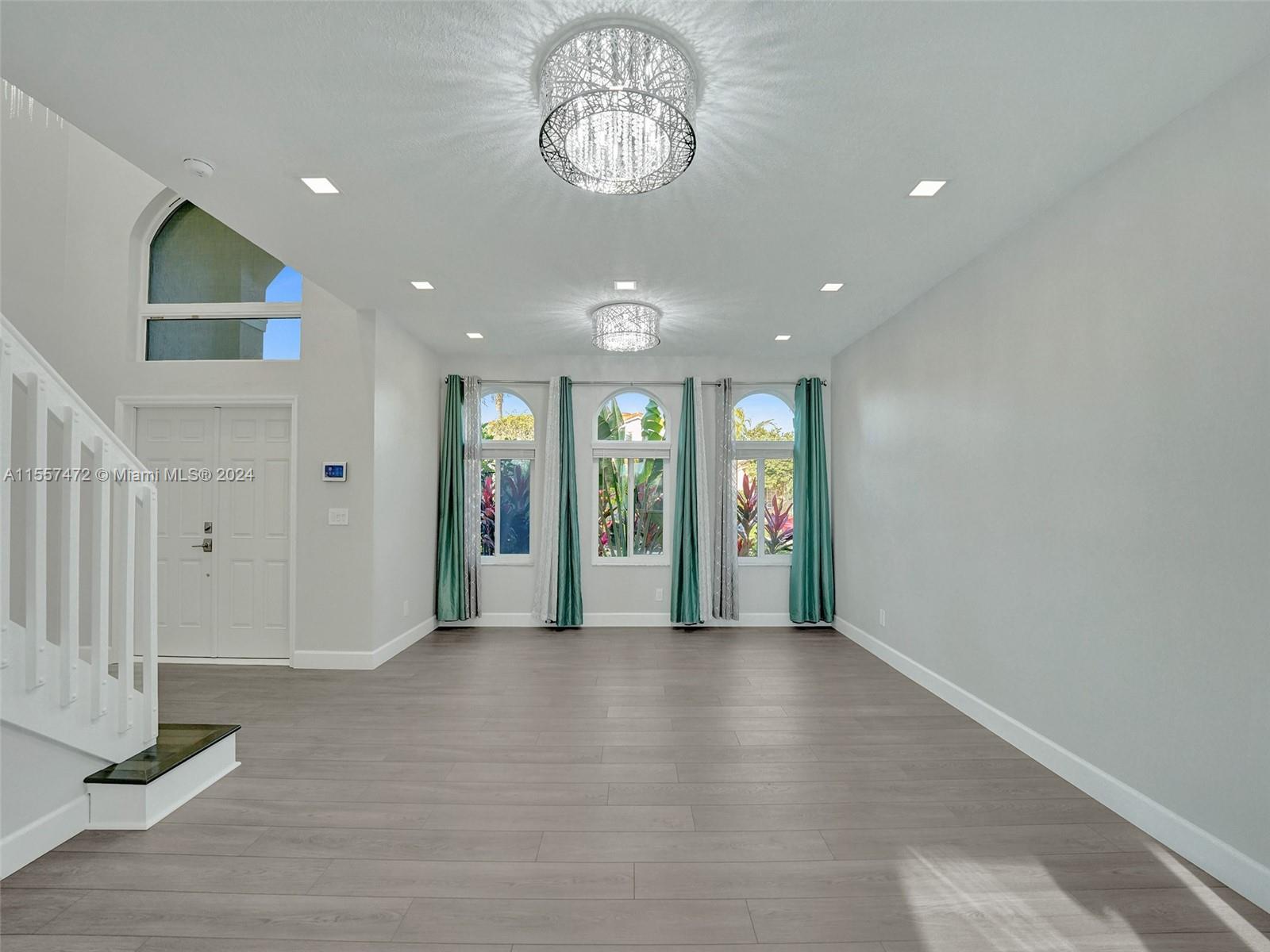 1654 E Harmony Lake Cir