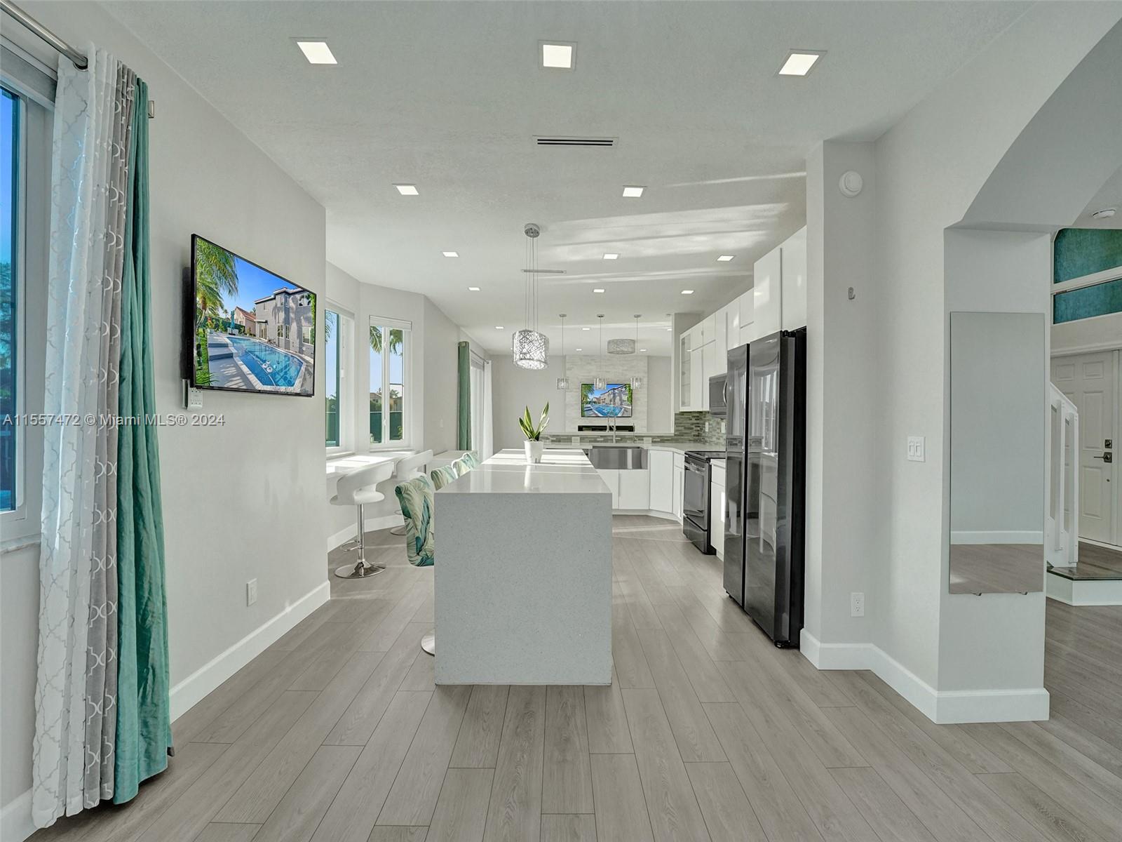 1654 E Harmony Lake Cir
