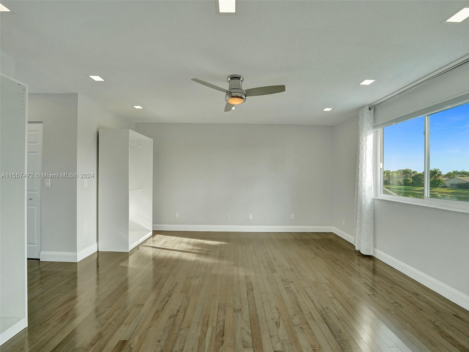 1654 E Harmony Lake Cir