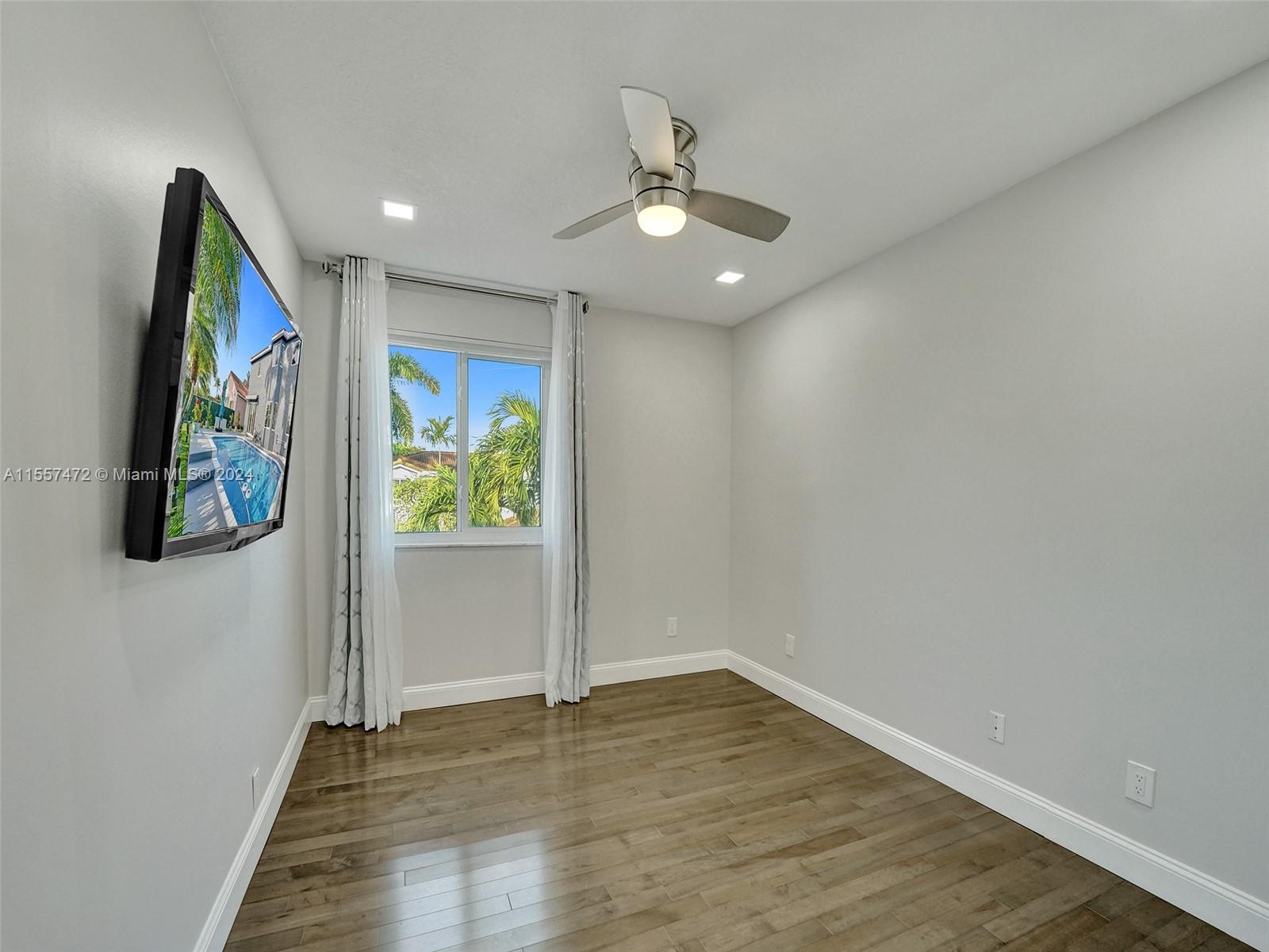 1654 E Harmony Lake Cir