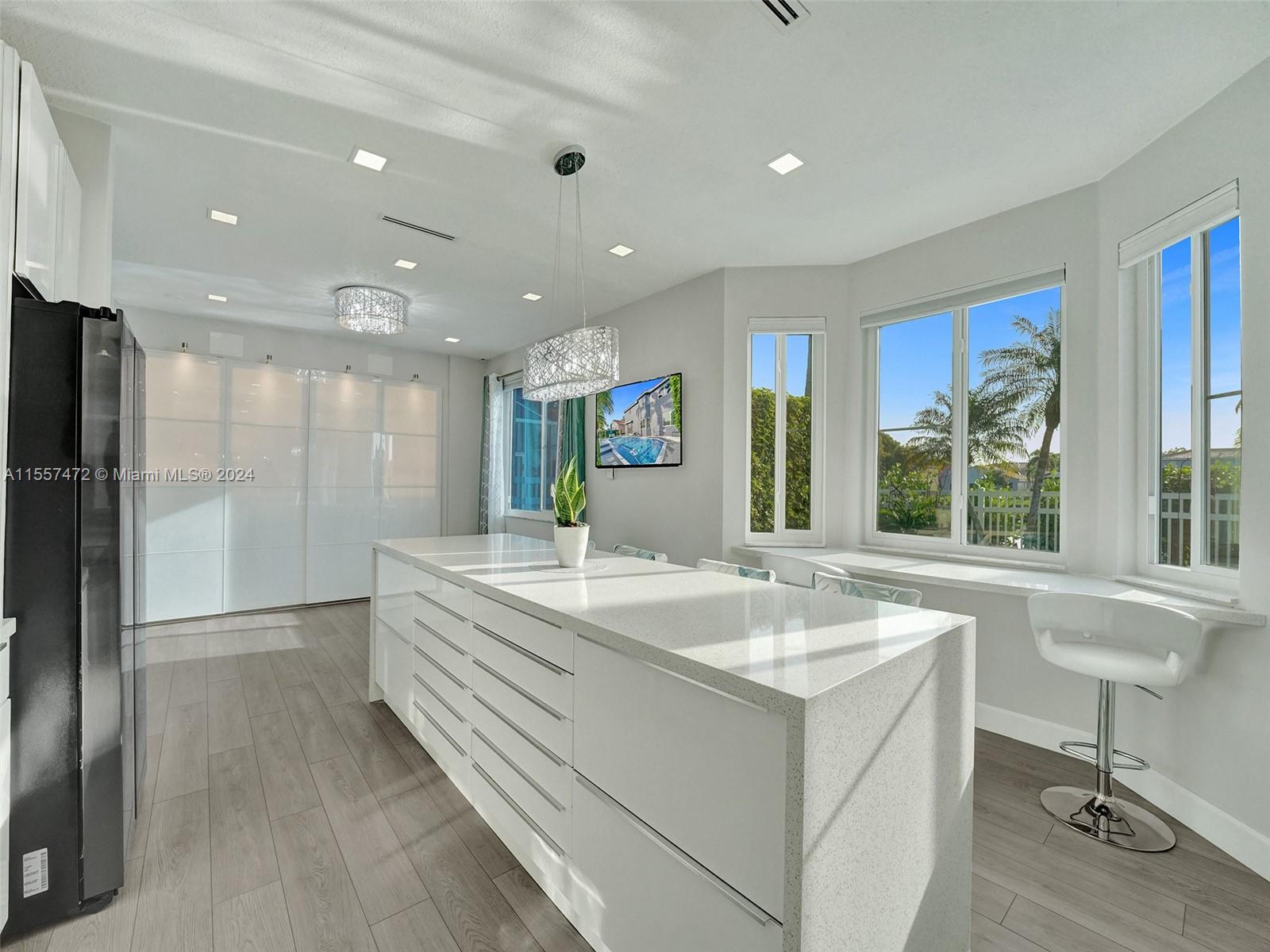1654 E Harmony Lake Cir