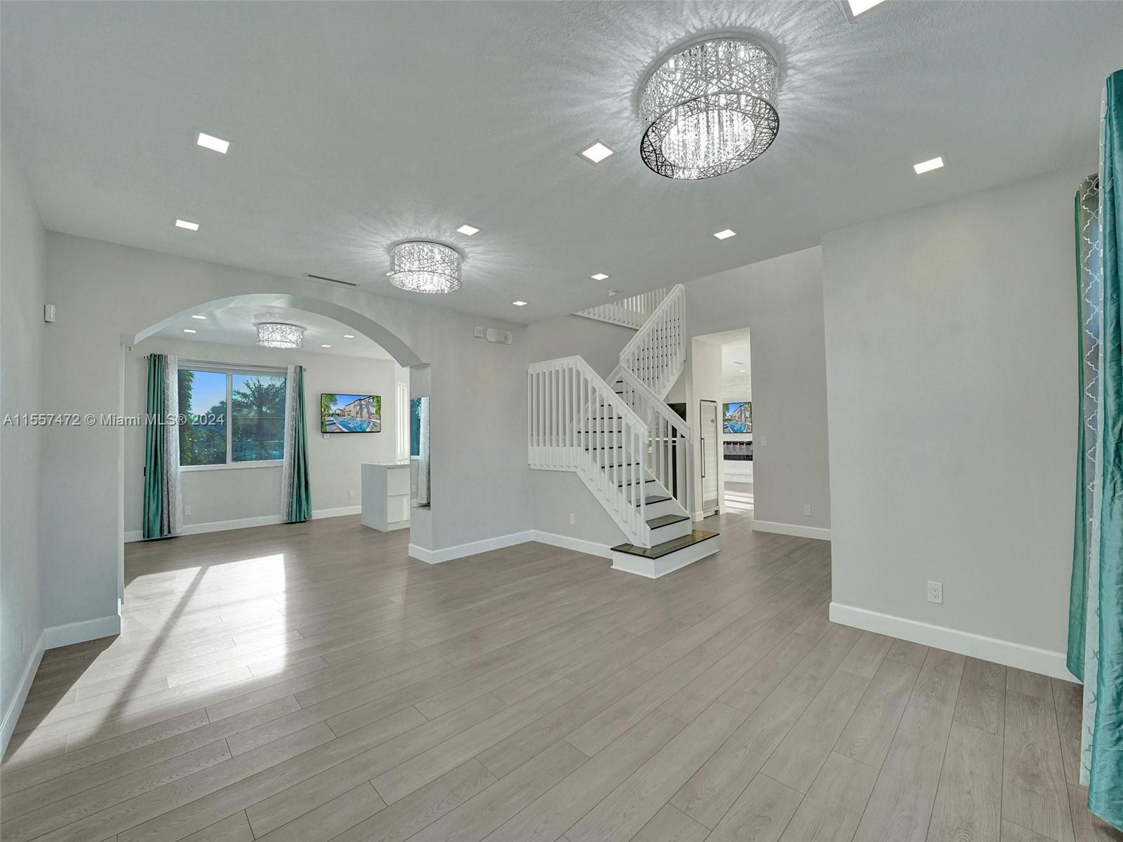 1654 E Harmony Lake Cir