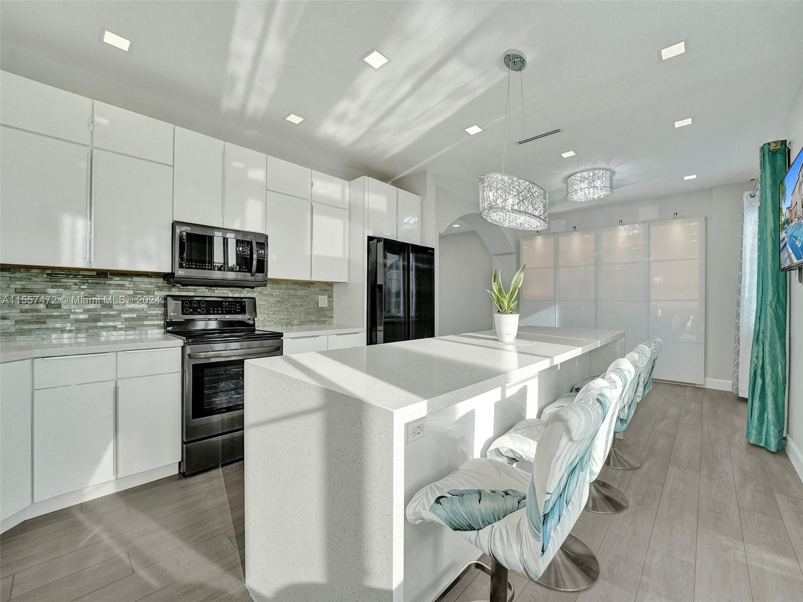 1654 E Harmony Lake Cir