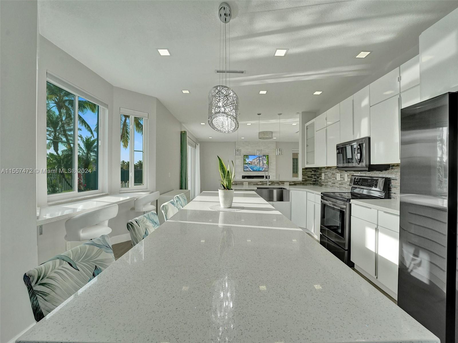 1654 E Harmony Lake Cir