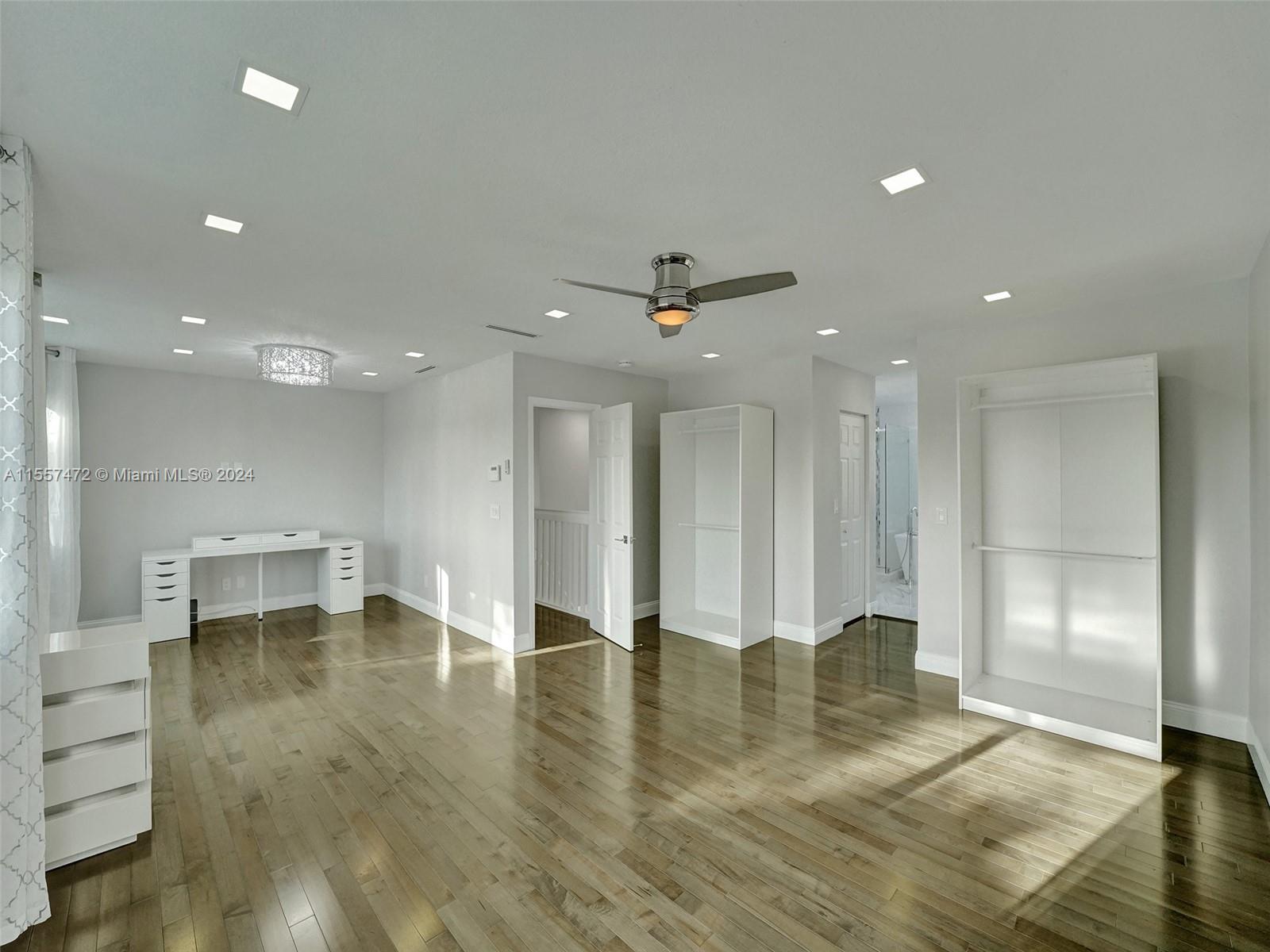 1654 E Harmony Lake Cir