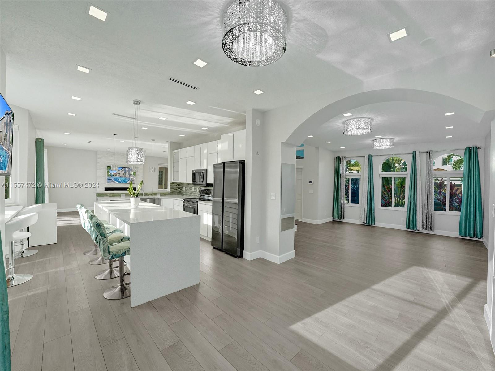 1654 E Harmony Lake Cir