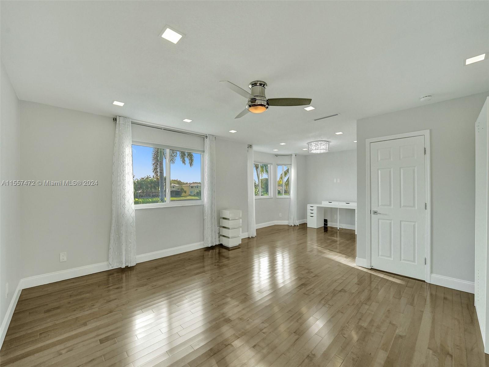 1654 E Harmony Lake Cir