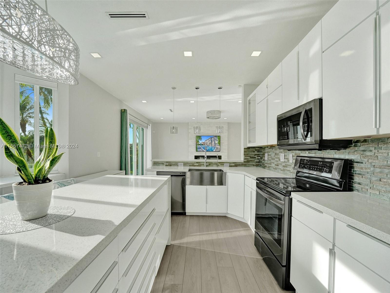 1654 E Harmony Lake Cir